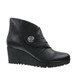 NEW Earth Women Dune Black Leather Gathered Pleated Strap Platform Wedge Bootie